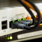 Router z kontrolą rodzicielską i blokowaniem trackerów: cyberochrona całej rodziny na poziomie sieci Router z kontrolą rodzicielską i blokowaniem trackerów: cyberochrona całej rodziny na poziomie sieci